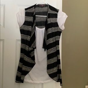 🎈5/$10🎈Black, gray, and white top